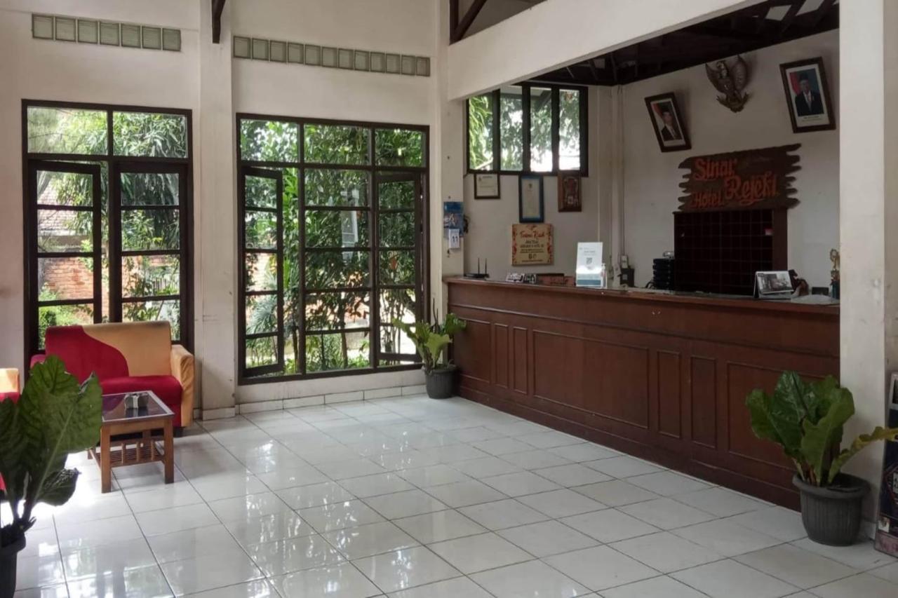 Oyo 92324 Hotel Sinar Rejeki Sukabumi Esterno foto