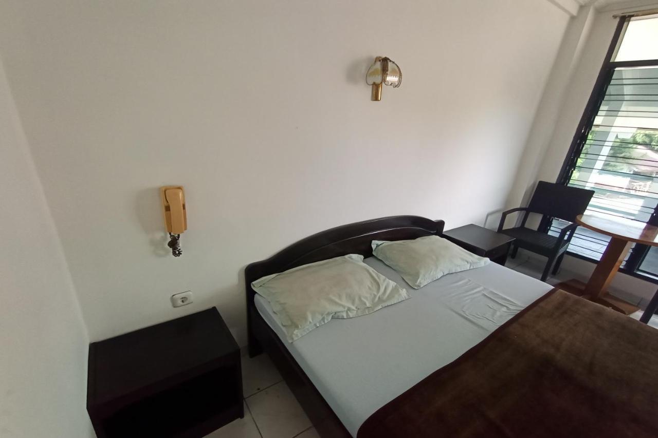 Oyo 92324 Hotel Sinar Rejeki Sukabumi Esterno foto